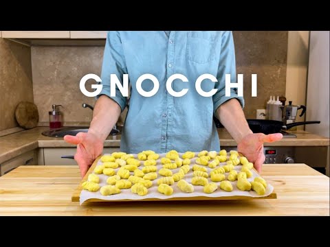 Видео: Нежнейшие картофельные ньокки | С тремя разными соусами