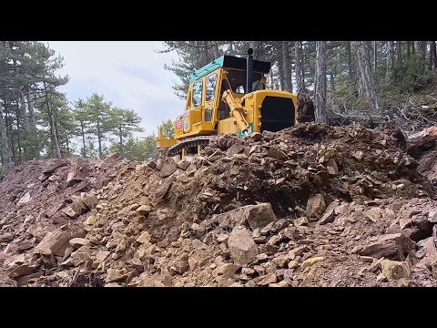 Видео: Легендарная Caterpillar D7g Mountain Road Work часть 2 #caterpillar #bulldozer #road