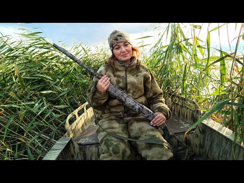 Видео: Охота на утку 2023 с Кристиной или как мы уток наваляли. Охота в болоте. Лучшие налеты 2023.