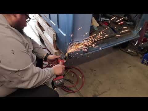 Видео: Замена порога и угла кабины грузовика Chevy 67-72