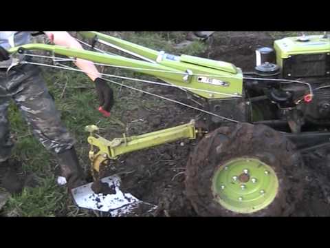 Видео: мотоблок CROSSER CR-M8  настройка плуга
