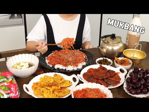 Видео: приготовление мукбанг :) острый огненный соус эноки грибная рисовая миска., кочхуджан блин, макколи.