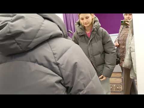 Видео: Наконец-то маме выбрали красивые сапоги, а Маше зимнюю куртку ))