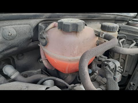 Видео: #100 SAAB 9-3: yровень антифриза снова снижается