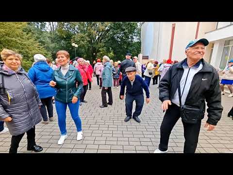 Видео: 5.10.25г... "В Чистом Поле по Тропинке"... звучит на Танцполе в Гомельском парке... 