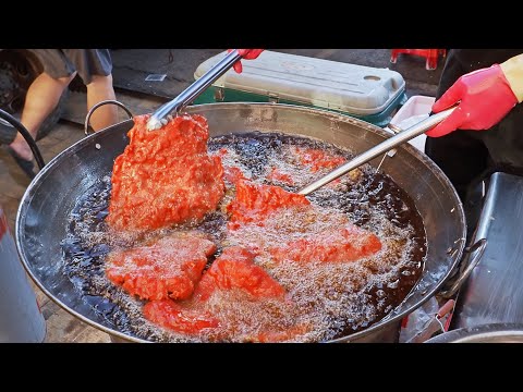 Видео: Хрустящая！ Жареная свинина с секретным соусом, жареная курица на рынке - уличная еда