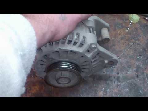Видео: Ремонт генератора "Mitsubishi Lancer".  Не горит лампочка на панели.