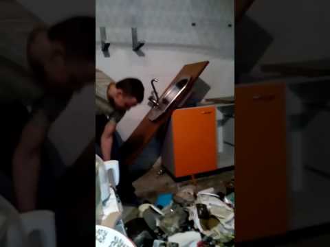 Видео: Бывшая жена выносит мозг бывшему мужу