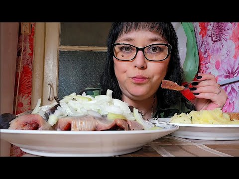 Видео: Мукбанг | Картошка с селёдкой | Обжор Асмр