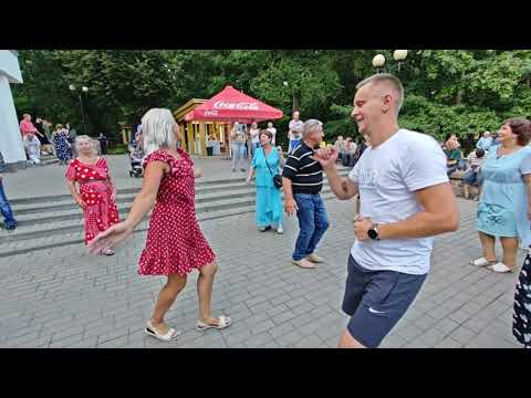 Видео: 10.08.24г..."ХОП, ХЕЙ!"... Игорь Огурцов... звучит на танцполе в Гомельском парке...