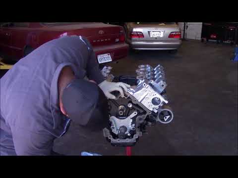 Видео: Настройка фаз газораспределения на Dodge 4.7 (Ремонт двигателя, часть 7)