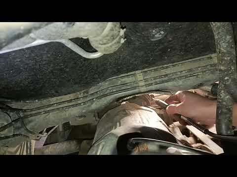 Видео: Замена выхлопной системы "Весты", часть 2. Подробное видео о снятии выпускного коллектора.