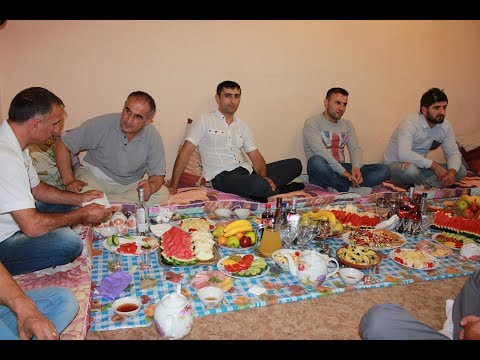 Видео: В кругу друзей с Мукими Мамадаезом