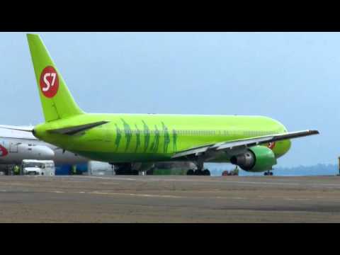Видео: Boeing 767-300ER S7 airlines в аэропорту Иркутска.