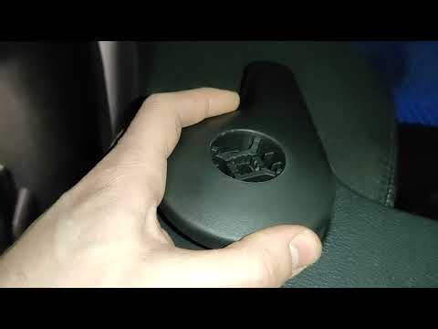 Видео: Skoda Rapid 2G 2021 года. Как снять передние сиденья и облицовочный пластик с них.