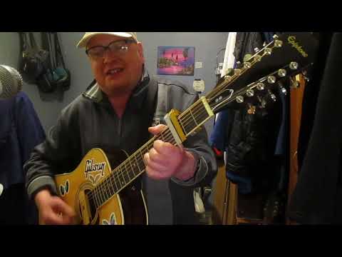 Видео: У зелёных листьев.