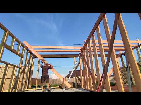 Видео: Гараж барнхаус 5 серия - Вторая верхняя обвязка и балки перекрытия #5 #барнхаус