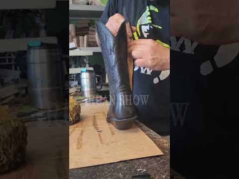 Видео: Добавление молний к ковбойским сапогам