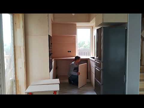 Видео: Кухонный гарнитур из фанеры в домашних условиях.