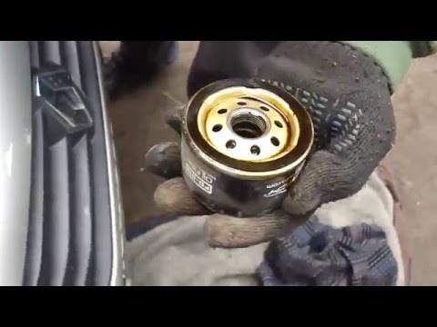 Видео: Замена масла на RENAULT SANDERO
