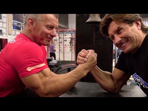 Видео: Дед, отец и внук на одной тренировке. Три поколения со штангой