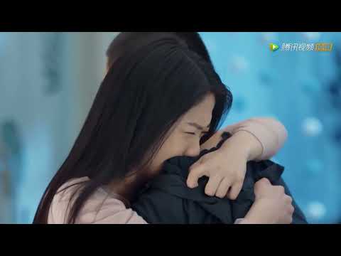 Видео: Линьси наконец узнала, что ее мама сделала с Чжэнханем, и в слезах обняла его.