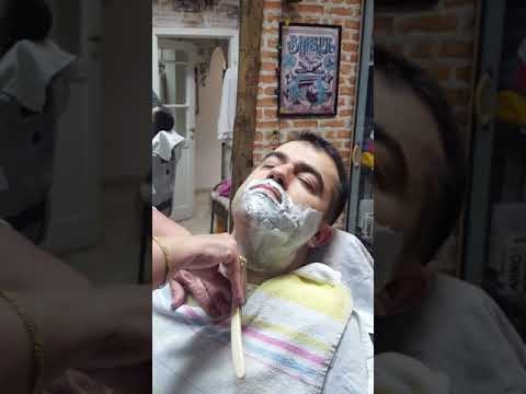 Видео: Баш майсторката на БРЪСНАЧА