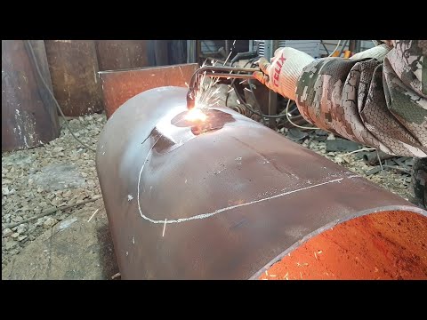 Видео: Начинаем варить печку в БАНЮ ТРУБА В ТРУБЕ