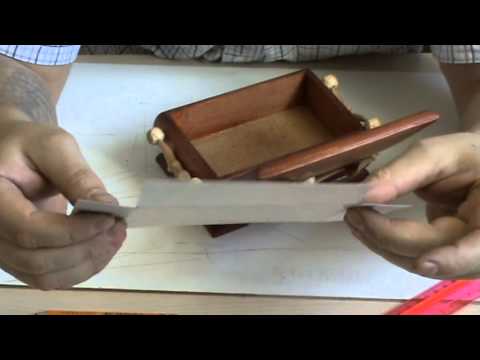 Видео: как установить шарниры на шкатулку и оклеить ее бархатом