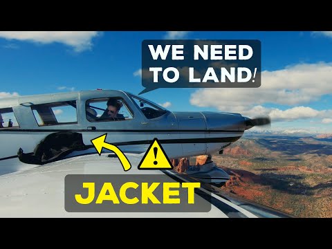 Видео: Куртку высосало из двери самолёта — этот полёт мог закончиться плохо