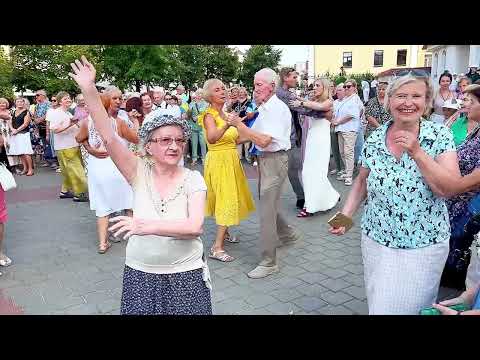 Видео: Вот так мы танцевали летом! Смотрите! This is how we danced in the summer! Look!