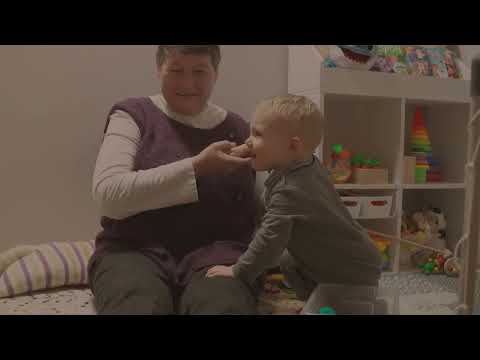 Видео: Серебряные волонтёры, Петельника к петельке