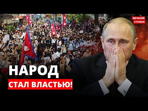 Видео: Народ пинками прогнал министра и сжег дворец президента! 