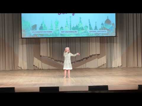 Видео: София Романовская «Ветер», Муз. И сл. А. Петряшева