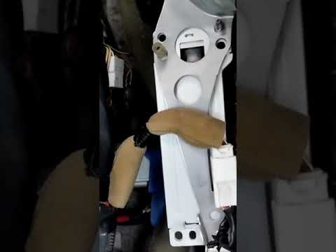 Видео: шумит ионизатор печки  Toyota Camry 50 кузов . Ремонт