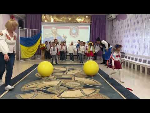 Видео: «Ми - маленькі козачата, славних козаків внучата»