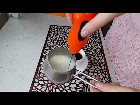 Видео: Как взбить молоко для капучино 💥💣☕