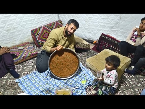 Видео: Жизнь в палатке — Ночь сырых фрикаделек