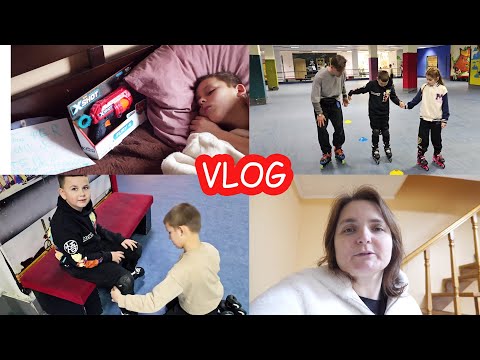 Видео: VLOG Что Серёжка нашёл под подушкой. Алиса на роликах. Купаем кота