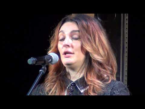 Видео: Елена Ваенга, Саратов 11.09.15, РАДУЙСЯ
