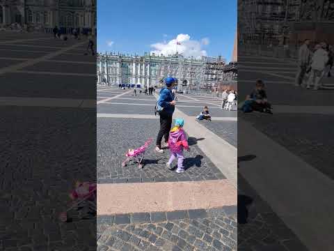 Видео: Прогулка по дворцовой площади. 