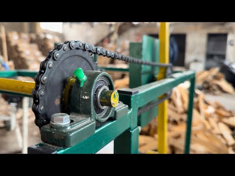 Видео: Эта машина упаковывает дрова быстрее, чем человек!