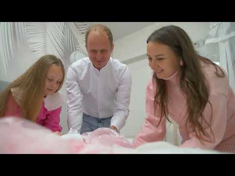 Видео: Папа встречает новорожденную — трогательный момент!