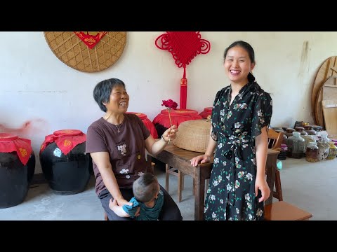 Видео: Счастлив и зол, чтобы получить розу в день матери, счастливый день матери