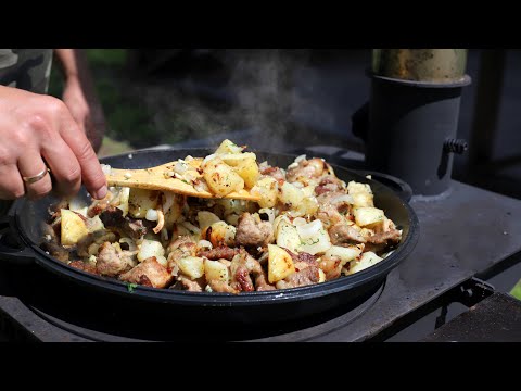 Видео: МЯСО С КАРТОШКОЙ В СКОВОРОДЕ НА ОГНЕ