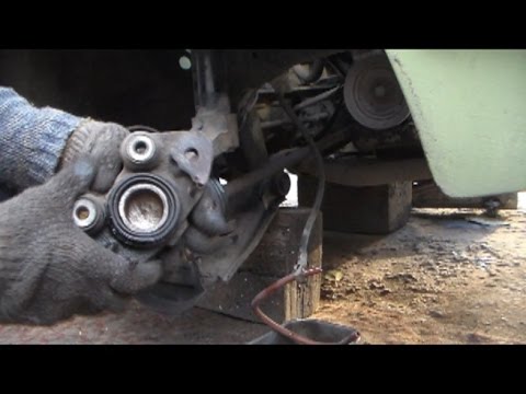 Видео: Профилактика-прокачка тормоза.Opel Kadet.