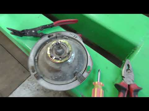 Видео: Nissan Atlas, почему фара светит в пол накала и не выключаются габаритные огни.