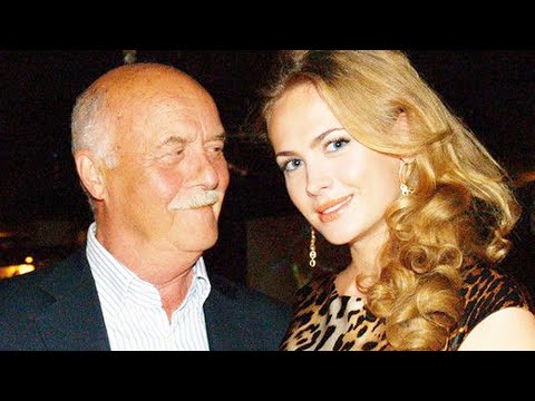 Видео: Развод с МИЛЛИАРДЕРОМ и РОМАН со стареньким Говорухиным: ТАЙНАЯ жизнь "Бедной Насти" Анны Горшковой