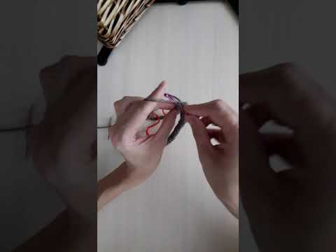 Видео: Манишка крючком. Часть 1.