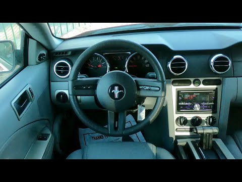 Видео: Насколько хорош тест-драйв Ford Mustang V6 Deluxe POV 2005 года?